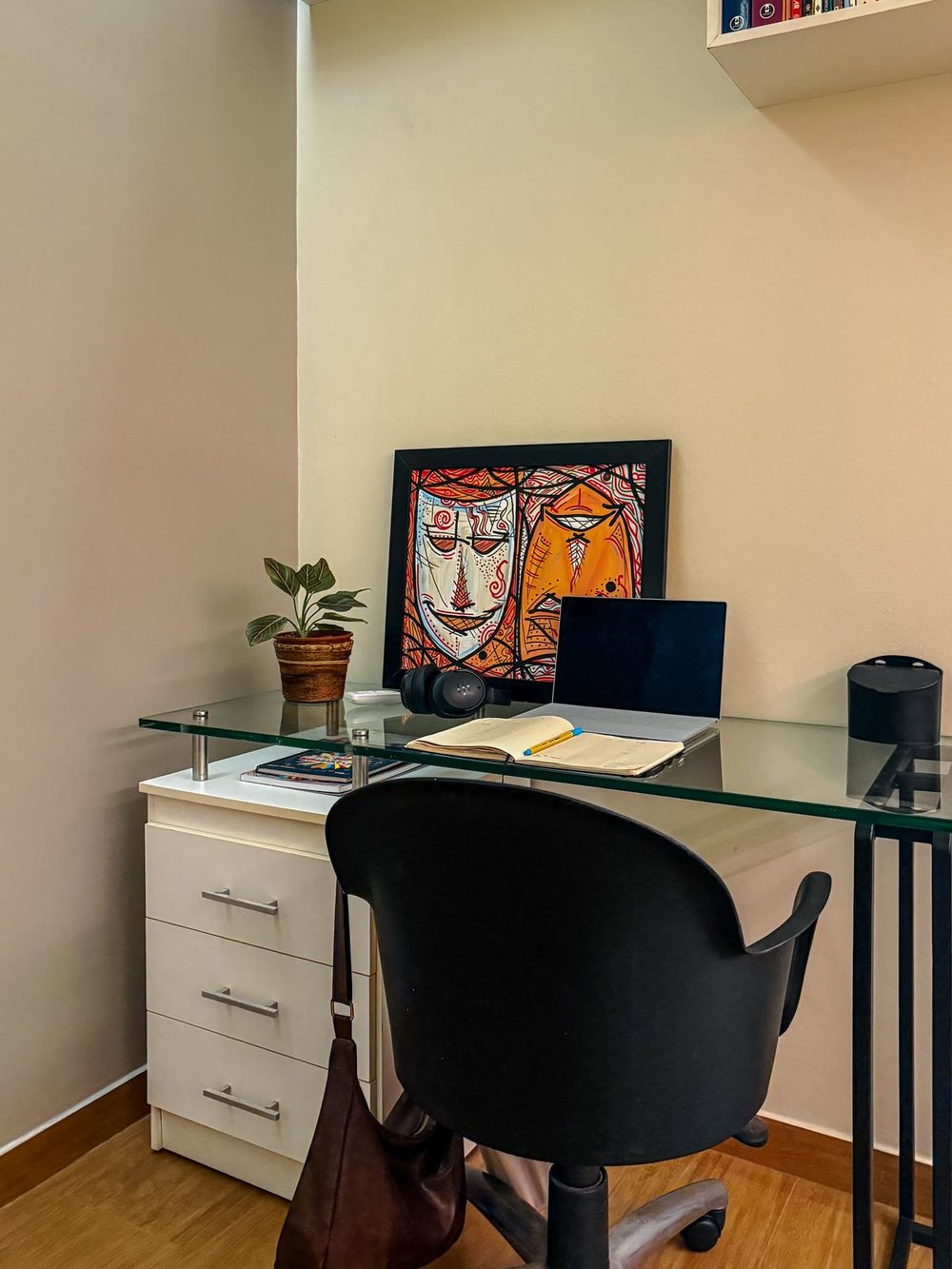Mesa de trabalho do Ateliê Poiesis
